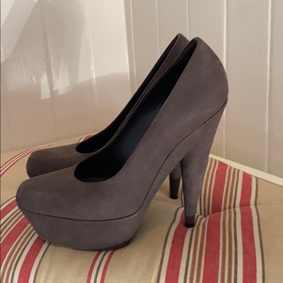Yves Saint Laurent Round-Toe Platform Pumps Brown - Picture 6 of 8